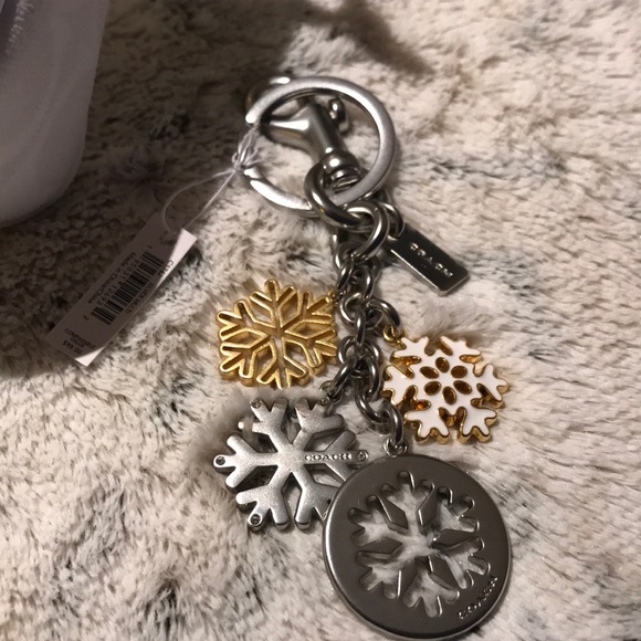 Coach white multi with a Christmas 🚂 beautiful 🎁 - Picture 2 of 13